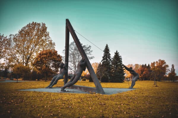 Rimouski - Sculpture Les bâtisseurs par Roger Langevin